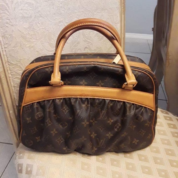 Louis Vuitton - Picture 1 of 3